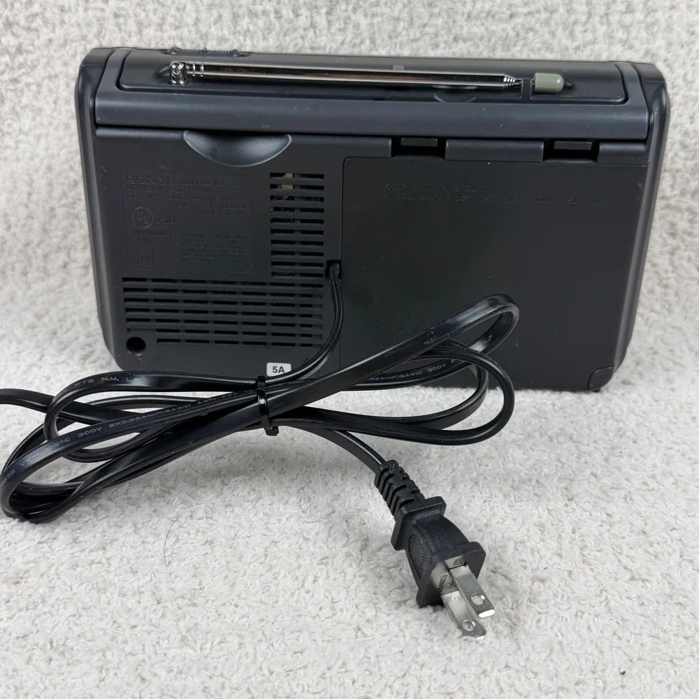 Sony Portable FM/AM 2 Band Radio ICF-38 Black Plug In Or Battery, Clean, Tested